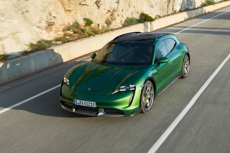Porsche Taycan Cross Turismo: a universal electric sports car