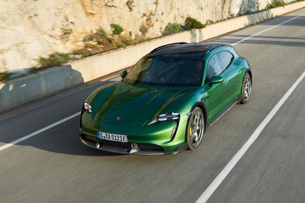 Porsche Taycan Cross Turismo: a universal electric sports car