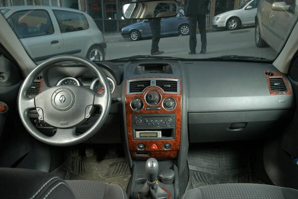 We update the car’s torpedo: the use of overlays on the panel