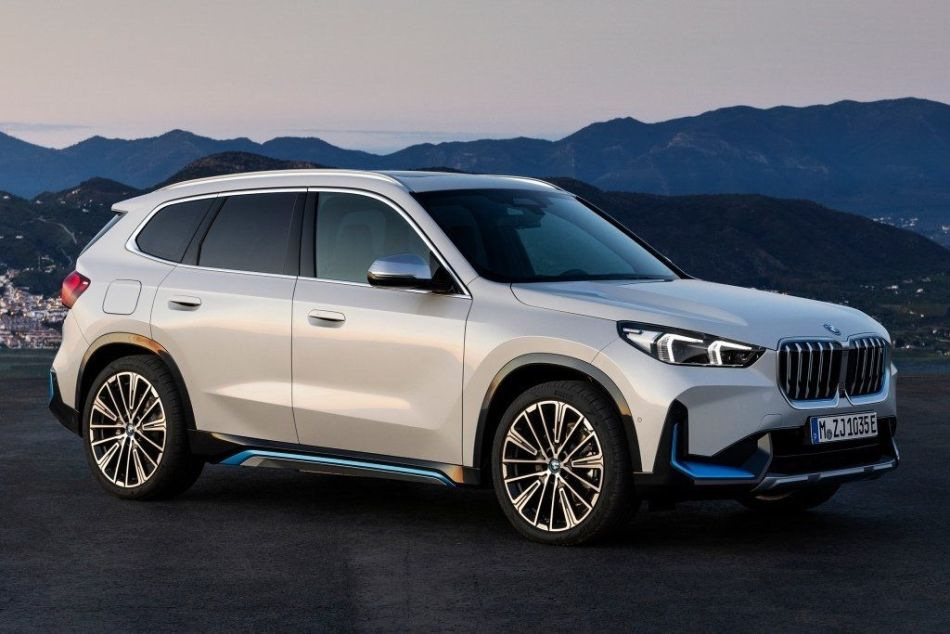 Overview of the compact electric crossover BMW iX1