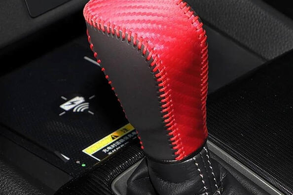 Replacing the gearbox handle with a new one: updating the interior and comfort
