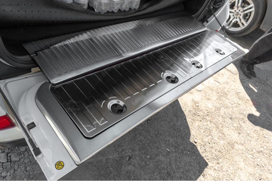 Toyota Land Cruiser 200 2007-2021 Stainless Steel Trunk Inserts Set Image