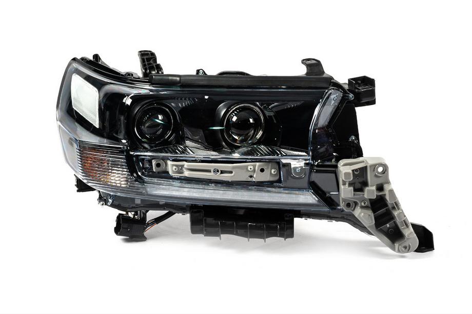 Toyota Land Cruiser 200 2007-2021 Right Headlight 2016+ (Executive) Image