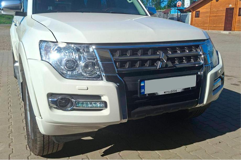 Mitsubishi Pajero Wagon IV 2006-2021 Front Headlights OEM (2 pcs) Image