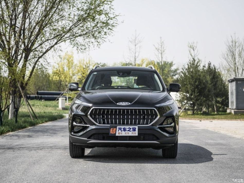 Review of the compact city crossover JAC S7