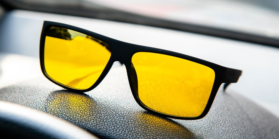 Anti-glare glasses: benefit or harm?