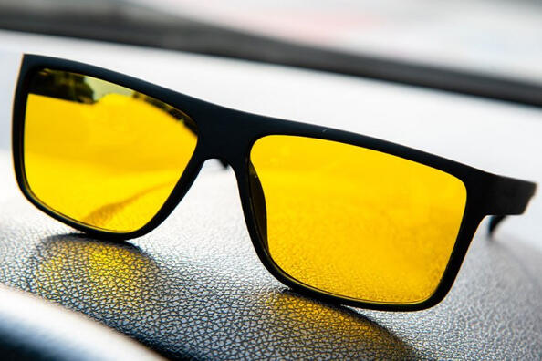 Anti-glare glasses: benefit or harm?