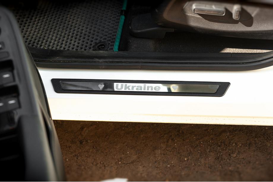Honda eNP1 2022- Door sill protectors Honda eNP1 (Ukraine, 4 pcs, stainless steel) Photo 1