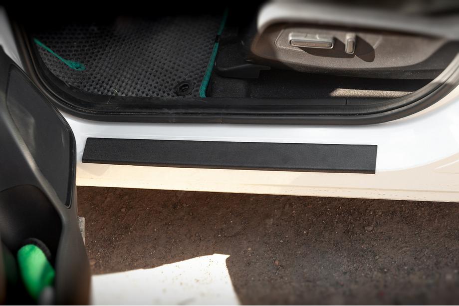 Honda eNP1 2022- ABS Door Sill Protectors DDU (4 pcs, plastic) Image