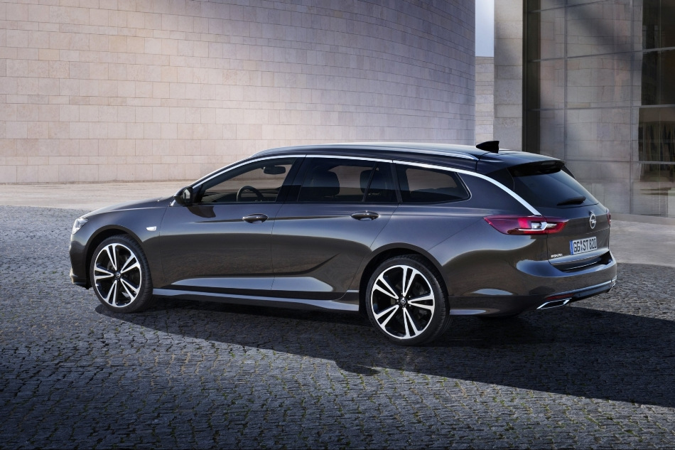 Opel Insignia Sports Tourer: review and characteristics of the updated station wagon