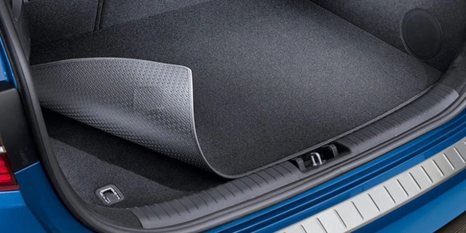 Which trunk mat is better: rubber or textile?