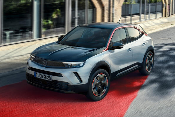 Review of the second generation of the compact city crossover Opel Mokka