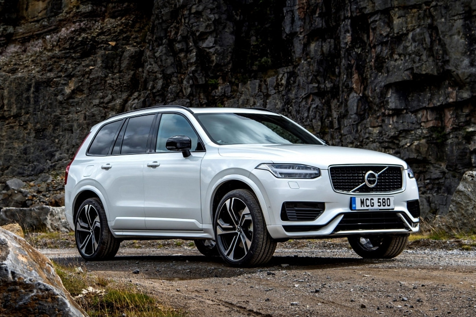 Volvo XC90: review of the updated SUV of the second generation