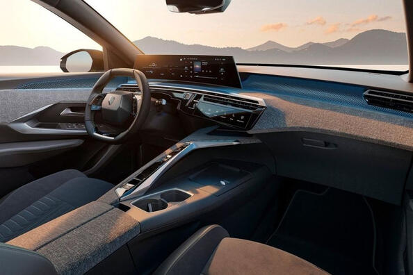 Peugeot e-308 review: an electric car with a range of up to 700 km Photo 5
