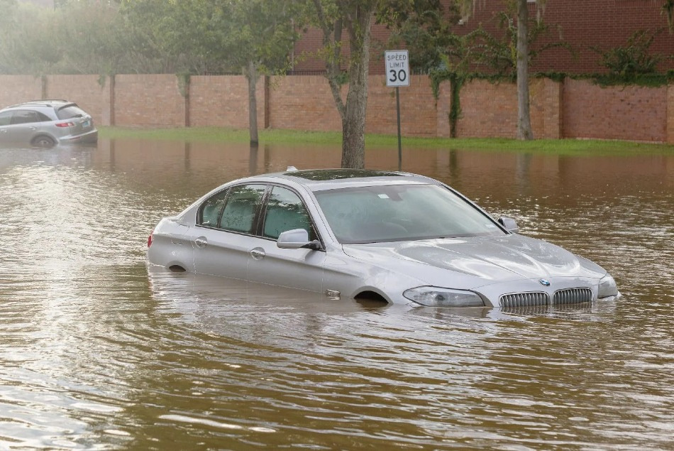 How to recognize a drowned person: check the car before buying
