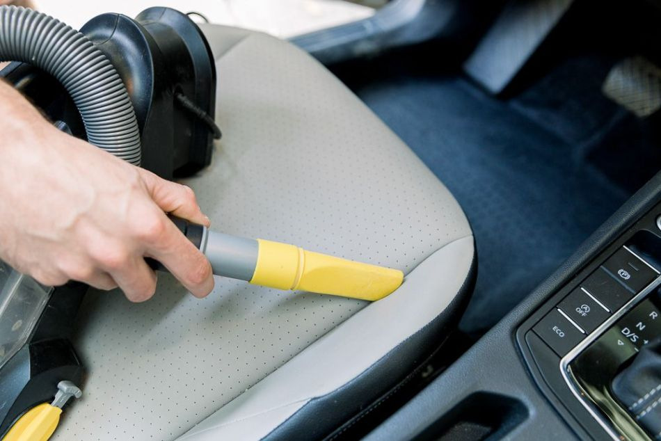How to clean hard-to-reach places in the car?