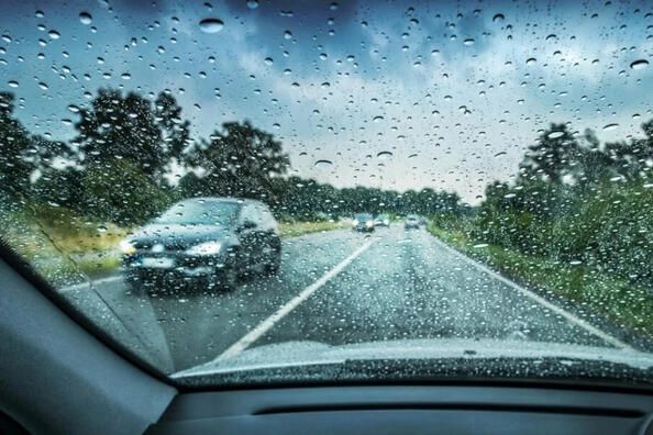 How to avoid an accident on a wet road: some tips
