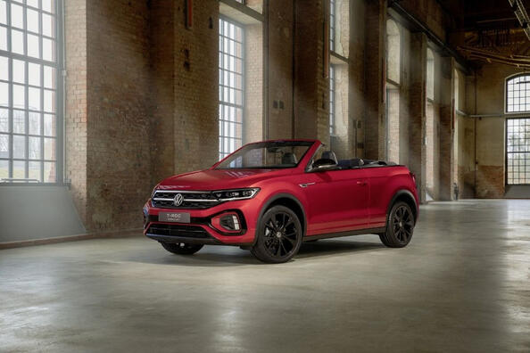 Volkswagen T-Roc Cabriolet: the wind of freedom behind the wheel of a crossover