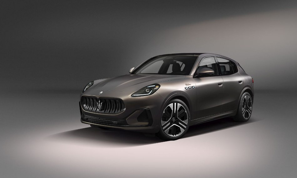 Review of the electric version of the Maserati Grecale Folgore high-performance crossover
