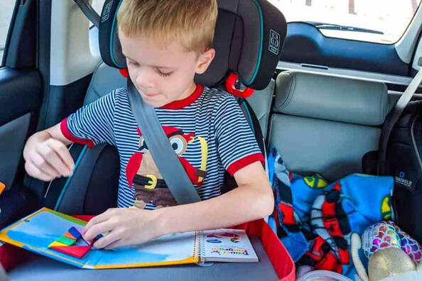 How to entertain a child on the road in a car?