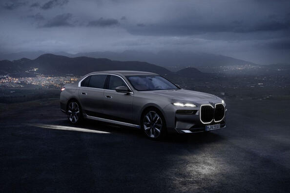 BMW i7: a luxury electric car for technology fans