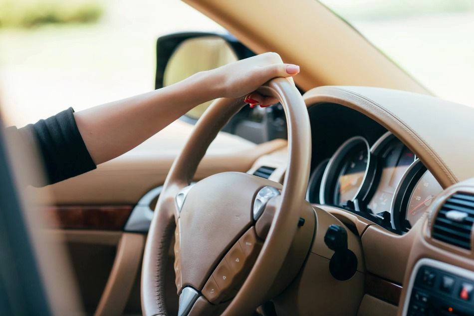 Do-it-yourself steering wheel strap: choosing the perfect material