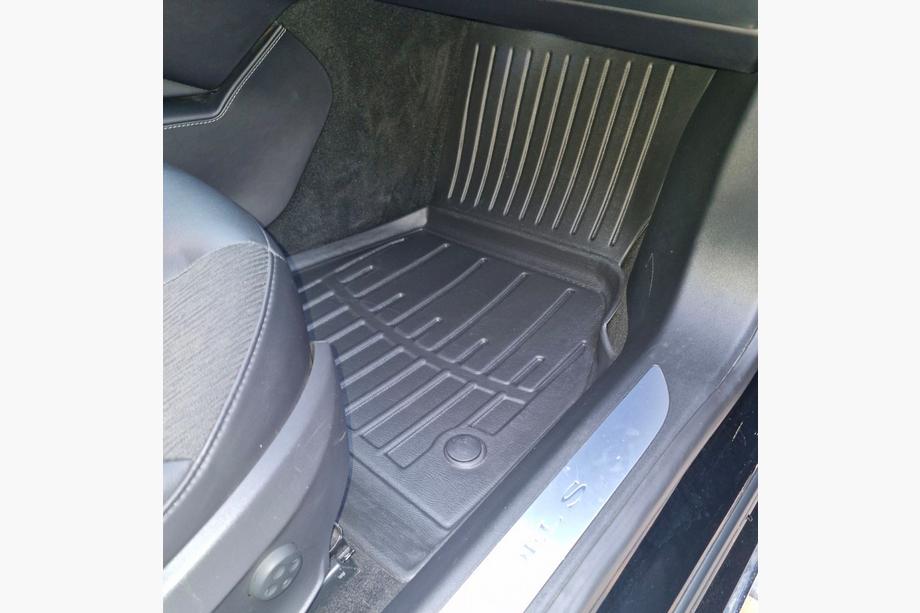 Tesla Model S 2012– Stingray 3D Rubber Floor Mats (2012-2021) Photo 1