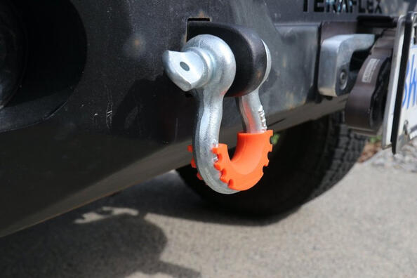 Shackle: an indispensable assistant on the road and beyond
