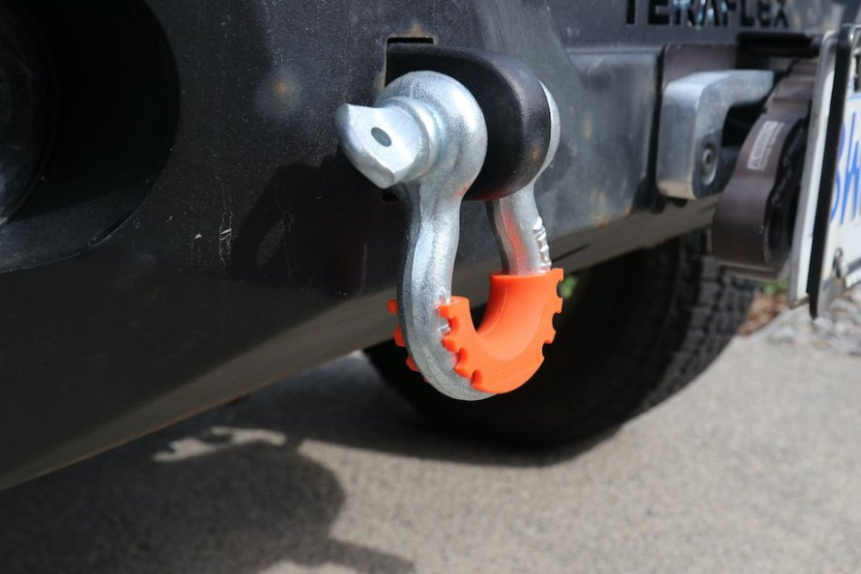 Shackle: an indispensable assistant on the road and beyond