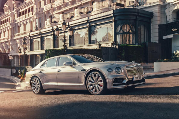 Bentley Flying Spur: a luxury sedan that combines tradition and technology