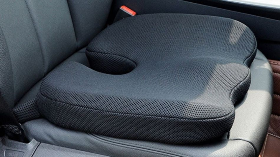 We choose an orthopedic pillow for the car seat