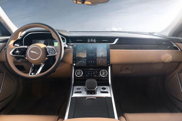 Jaguar XF Sportbrake review: the British station wagon after the update Photo 5