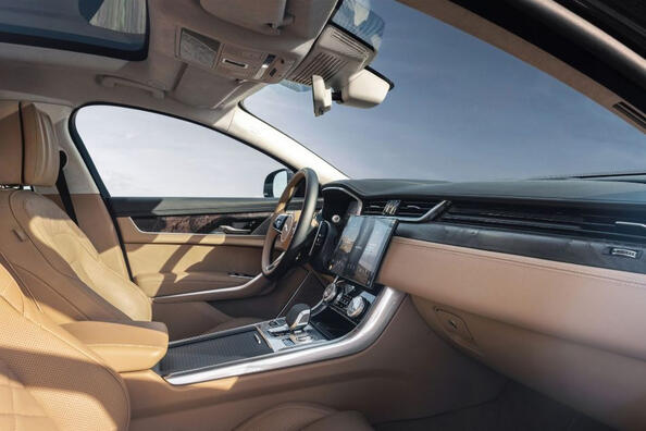 Jaguar XF Sportbrake review: the British station wagon after the update Photo 6
