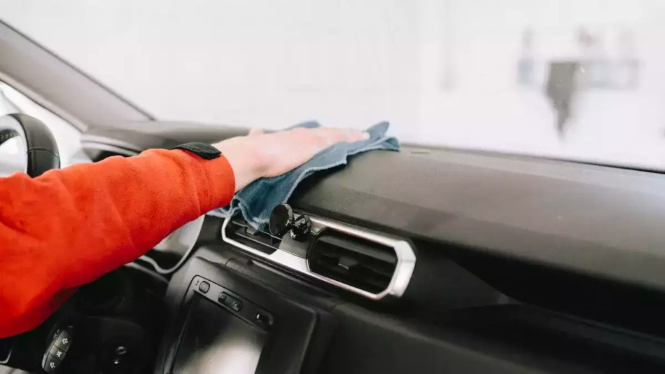 How to restore plastic in the car interior?