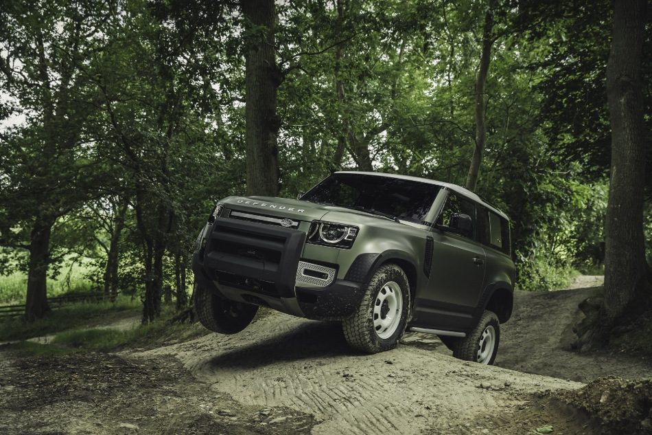 Land Rover Defender 90: a review of the three-door SUV