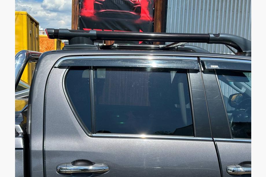 Toyota Hilux 2015- Shark Roof Rails with Crossbar Black Photo 7