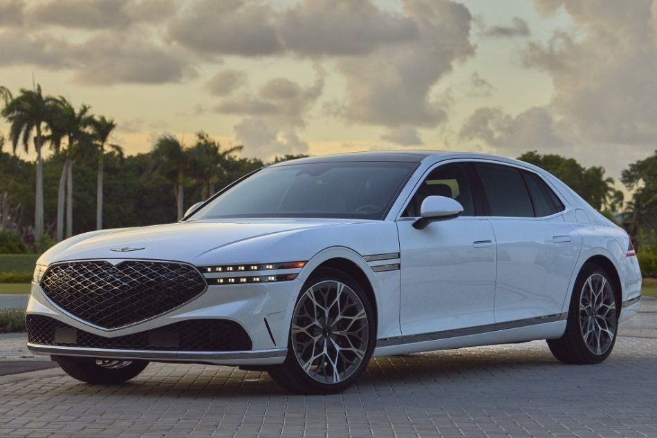 Review of the second generation luxury sedan Genesis G90