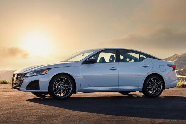 Nissan Altima: updated sedan for comfortable driving