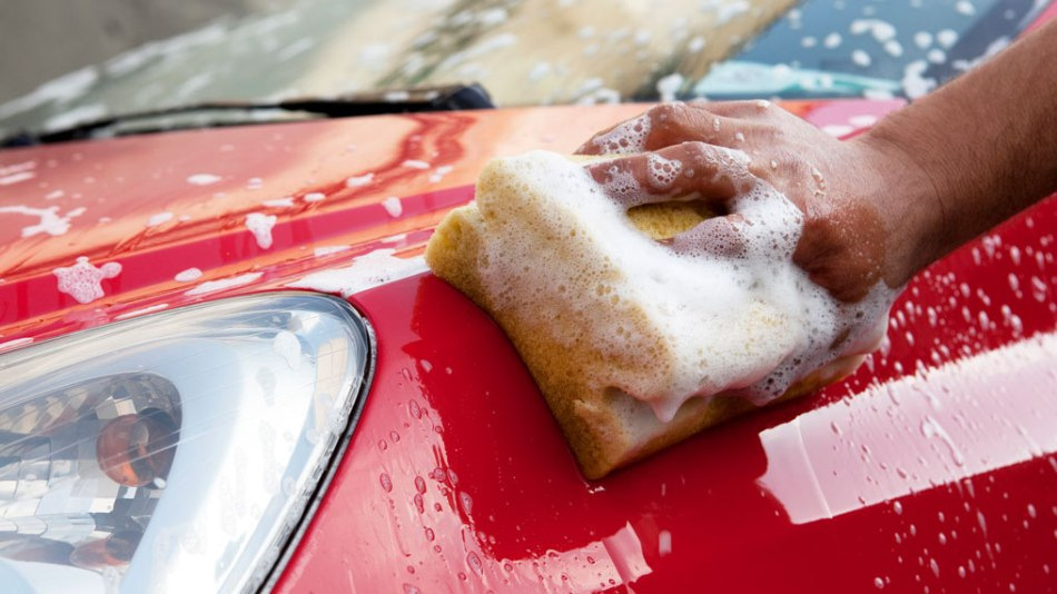 Which is better to wash the car: brush or sponge?