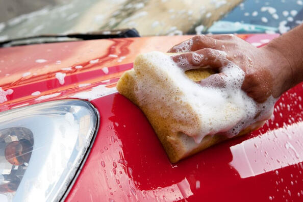 Which is better to wash the car: brush or sponge?