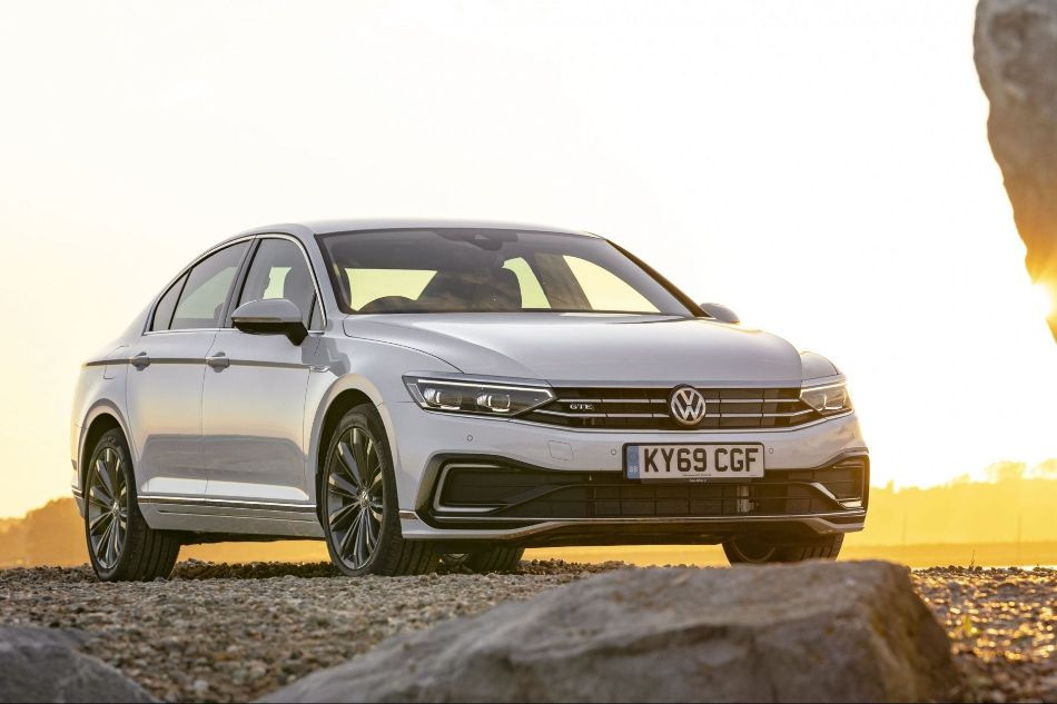 Volkswagen Passat GTE: hybrid sedan review
