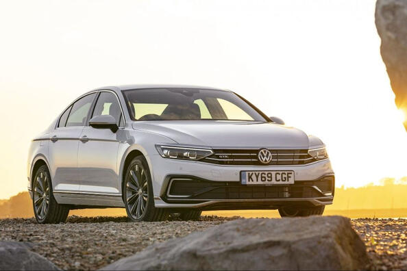 Volkswagen Passat GTE: hybrid sedan review