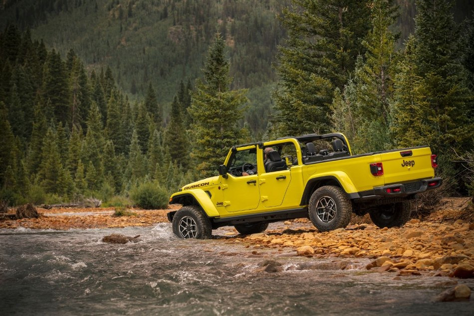 Jeep Gladiator 2024 review: restyling off-road pickup