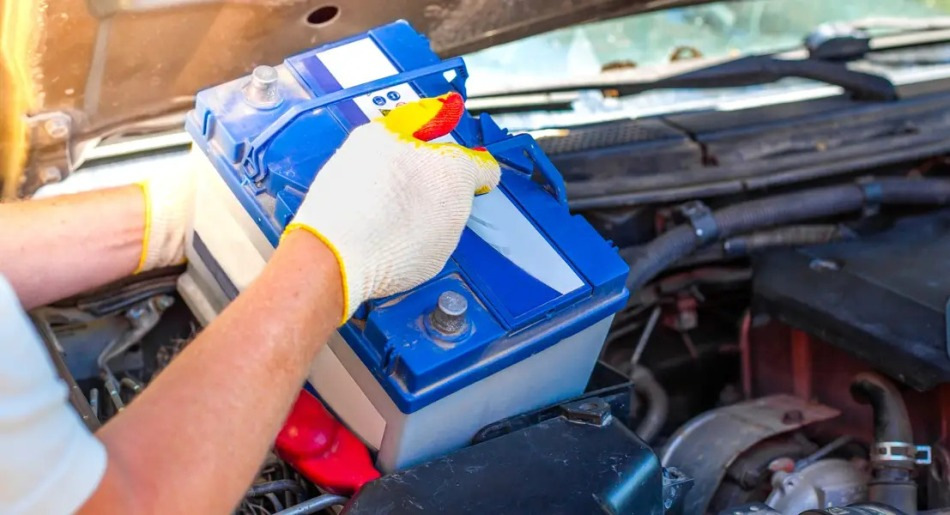 How to properly remove the battery from the car?
