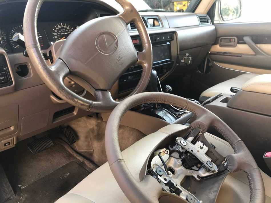 Is it possible to replace the steering wheel in a car?