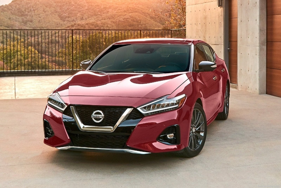 A review of the comfortable and elegant sedan Nissan Maxima