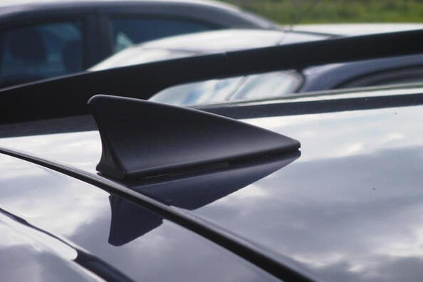 Why do you need a fin on the roof of a car?