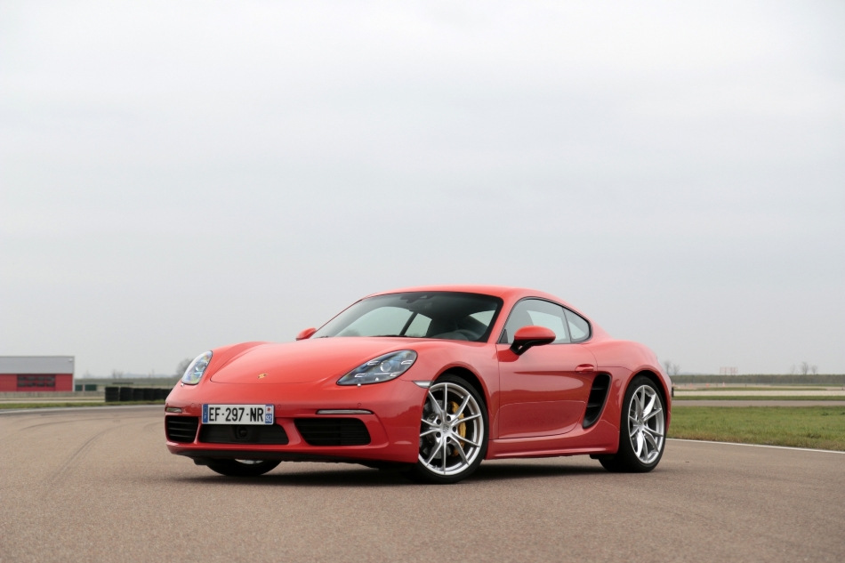 Review of the Porsche 718 Cayman sports coupe