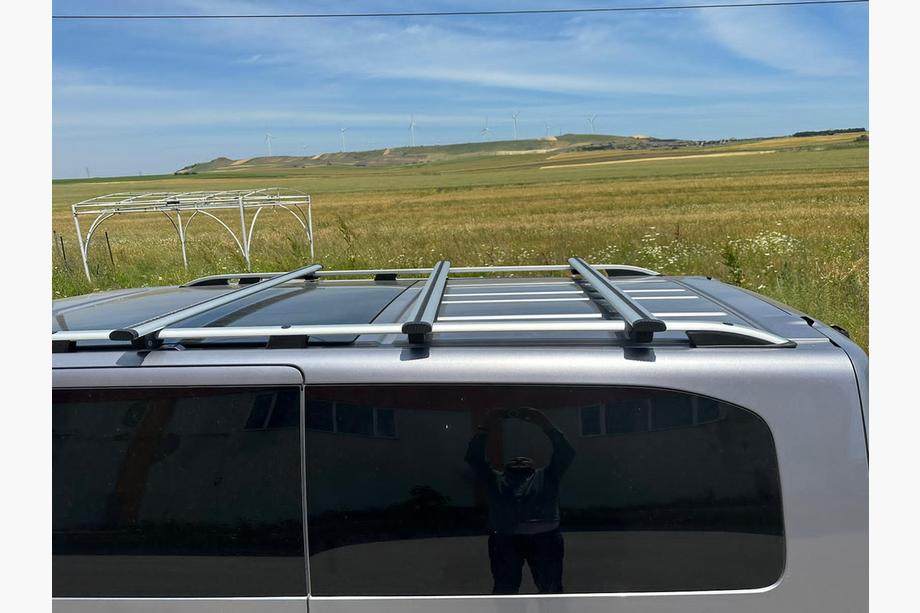 Lockable roof rack cross bars Skyport (2 pcs) (Only for Skyport roof rails) up to 130 cm, Grey Image