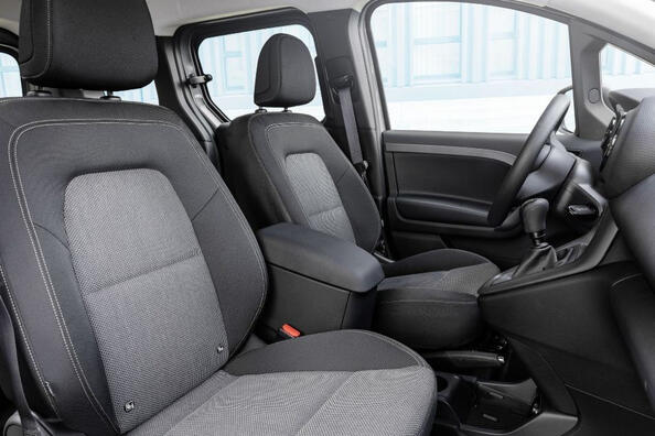 Mercedes-Benz Citan Combi: practical and comfortable compact van Photo 6